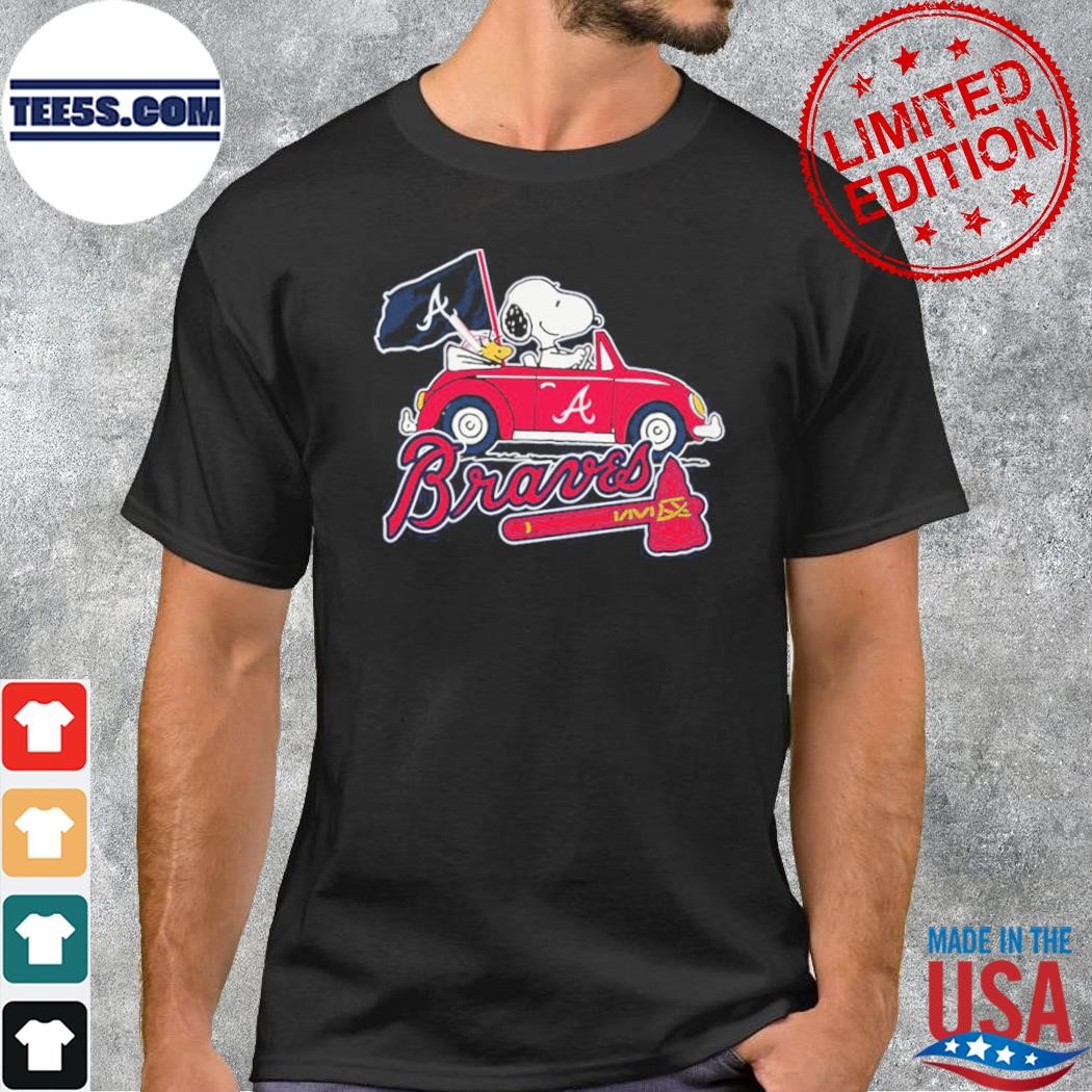 Snoopy drives car with atlanta braves flag shirt