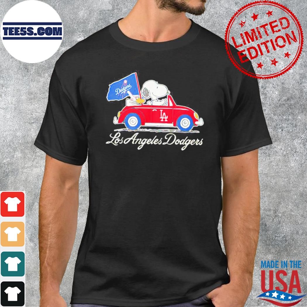 Snoopy drives car with los angeles Dodgers flag shirt