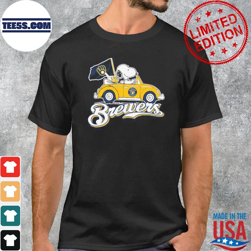 Snoopy drives car with milwaukee brewers flag shirt